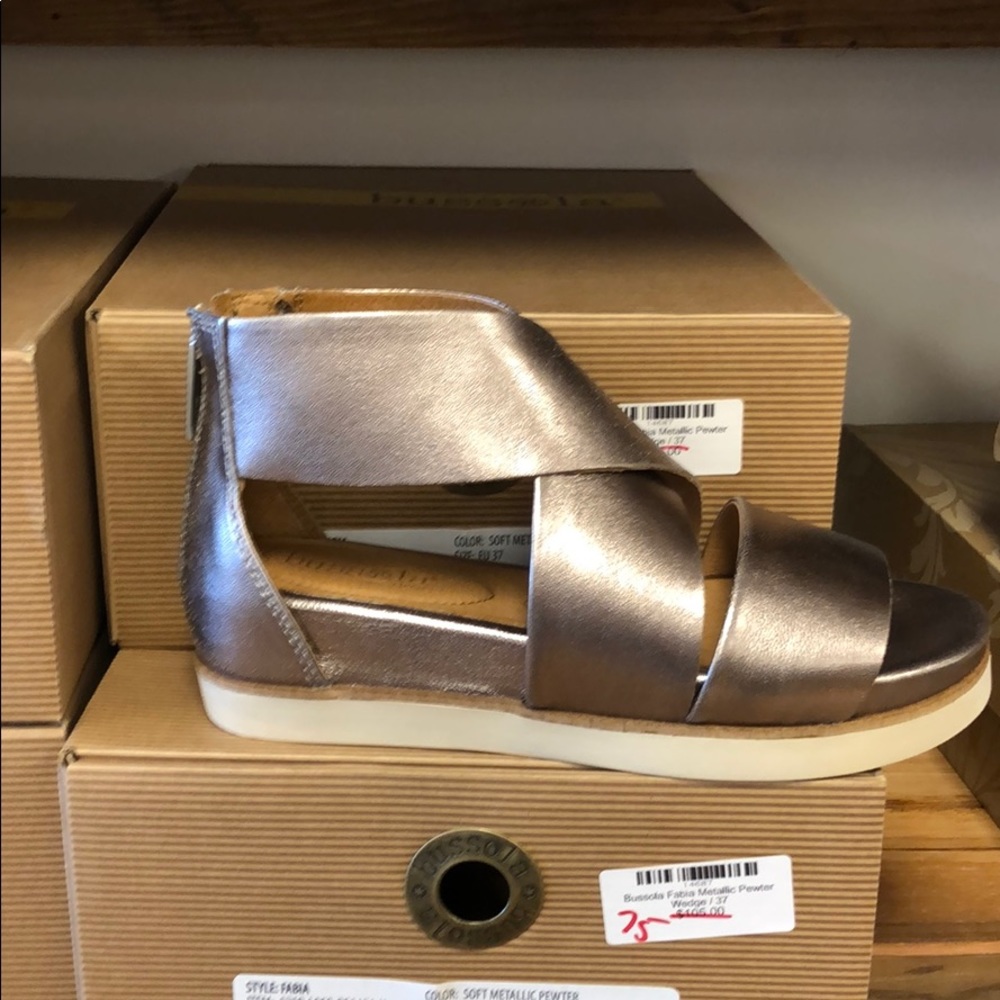 Bussola White Gold Leather Sandal